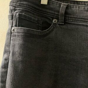 Black Chico’s Jeans. Size 2.5. Inseam 28in. Length 38 1/2 in.Leg bottom 8 1/2.